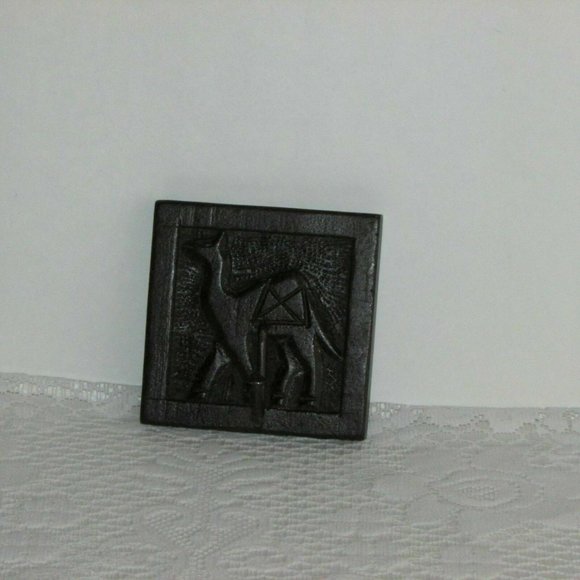 Camel Coat Hook Hand Carved Wood Back & Metal Boho Home Decor - Picture 2 of 11